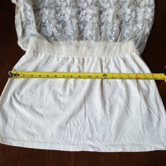 17:09 - GUESS Embroidered Mesh Lace Skirt - Picture 4 of 14